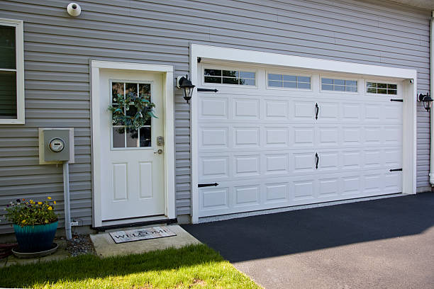 24/7 Emergency Garage Door Panel Replacement experts in Refugio, TX